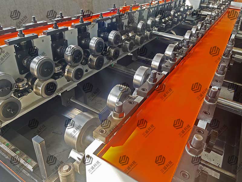 模壓電纜橋架生產(chǎn)線