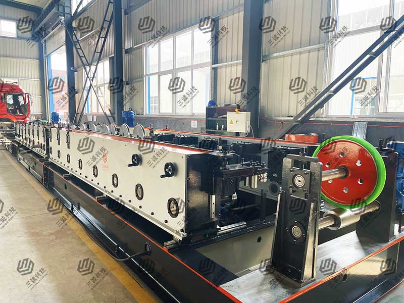 模壓電纜橋架生產(chǎn)線